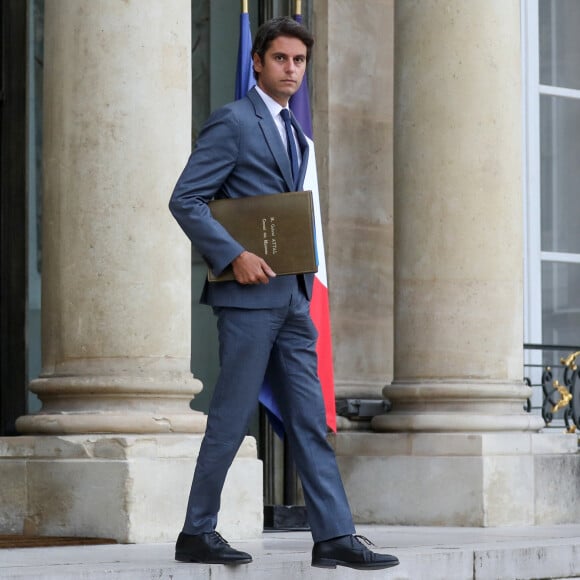 Ministre de l'Education, Gabriel Attal fait face à un véritable scandale
Le ministre de l'éducation, Gabriel Attal à la sortie du conseil des ministres, au palais de l'Elysée, à Paris, France © Stéphane Lemouton/Bestimage