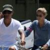 Julio Iglesias Jr fait une balade à vélo avec sa fiancée Charisse. Mars 2010