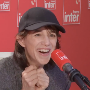 150 personnes sont attendues à la galerie des Glaces de Versailles. Et Charlotte Gainsbourg y est invitée.
Charlotte Gainsbourg très enthousiaste à l'idée de participer au dîner d'honneur donné pour Charles III à Versailles, ce mercredi 20 septembre 2023