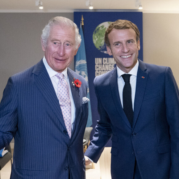 Ce mercredi 20 septembre, Emmanuel Macron a organisé un dîner d'État en l'honneur de la visite de Charles III et Camilla en France.
Le roi Charles III choisit la France pour sa première visite d'Etat - Le président Emmanuel Macron et le prince Charles prince de Galles lors du sommet de la COP26 à Glasgow. © Photoshot / Panoramic / Bestimage