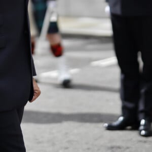 Le prince Charles, prince de Galles, Camilla Parker Bowles, duchesse de Cornouailles et le président de la République française Emmanuel Macron lors la commémoration du 80ème anniversaire de l'appel du 18 juin du général de Gaulle au Carlton Garden à Londres, Royaume Uni, le 18 juin 2010. © Tolga Akmen/Pool/Bestimage