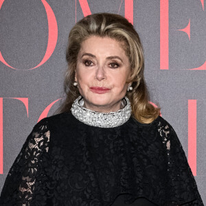 Catherine Deneuve va incarner Bernadette Chirac au cinéma dans le film éponyme de Léa Domenach
Catherine Deneuve au photocall de la soirée de gala "Women Stories by Vanity Fair" à l'Eden Roc lors du 76ème Festival International du Film de Cannes.