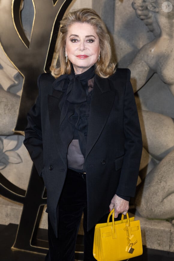 Catherine Deneuve - Photocall du défilé de mode prêt-à-porter automne-hiver 2023/2024 "Saint Laurent" lors de la Fashion Week de Paris. Le 28 février 2023 © Olivier Borde / Bestimage  Photocall of the Womenswear PAP F/W 2023-2024 "Saint-Laurent" during the Paris Fashion Week. On February 28th 2023 