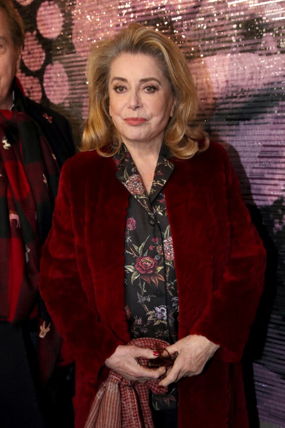 Elle y joue la première dame et la mère de Laurence, au côté de qui elle était très souvent, et Claude 
Catherine Deneuve - Photocall au défilé de mode Haute-Couture Christian Dior au musée Rodin lors de la Fashion Week Printemps-été 2023 de Paris, France, le 23 janvier 2023. © Bertrand Rindoff Petroff/Bestimage 