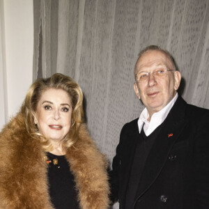Jean-Paul Gaultier et Catherine Deneuve - Front Row du défilé Jean-Paul Gaultier (JPG) x Haider Ackermann "Collection Haute Couture Printemps/Eté 2023" lors de la Fashion Week de Paris (PFW), le 25 janvier 2023.