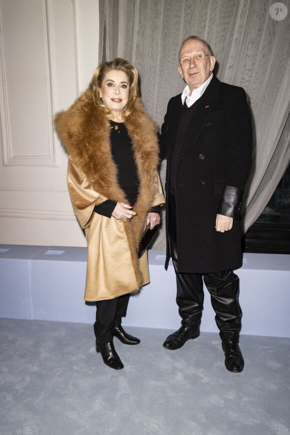 Jean-Paul Gaultier et Catherine Deneuve - Front Row du défilé Jean-Paul Gaultier (JPG) x Haider Ackermann "Collection Haute Couture Printemps/Eté 2023" lors de la Fashion Week de Paris (PFW), le 25 janvier 2023.