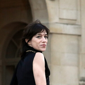 Charlotte Gainsbourg - Dîner d'Etat au château de Versailles en l'honneur de la visite officielle du roi et de la reine d'Angleterre en France (20 - 22 septembre 2023). Le 20 septembre 2023. 150 invités triés sur le volet ont été conviés à cette occasion. © Stéphane Lemouton / Bestimage 