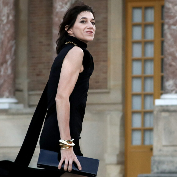 Charlotte Gainsbourg - Dîner d'Etat au château de Versailles en l'honneur de la visite officielle du roi et de la reine d'Angleterre en France (20 - 22 septembre 2023). Le 20 septembre 2023. 150 invités triés sur le volet ont été conviés à cette occasion. © Stéphane Lemouton / Bestimage 