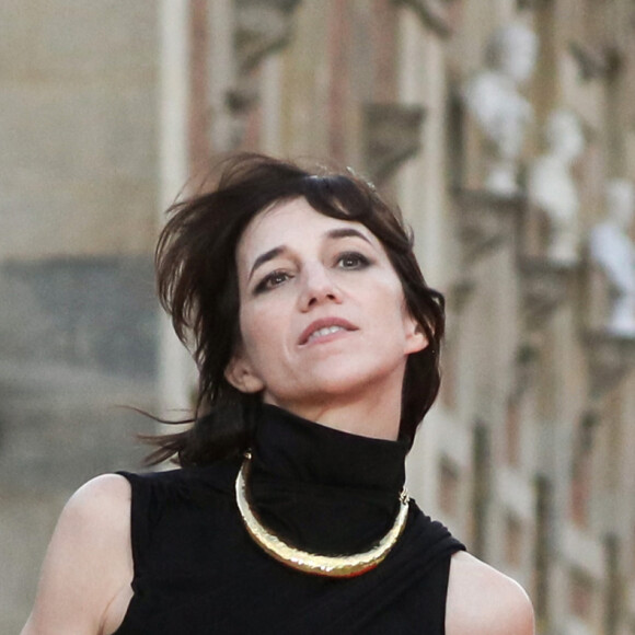 Charlotte Gainsbourg - Dîner d'Etat au château de Versailles en l'honneur de la visite officielle du roi et de la reine d'Angleterre en France (20 - 22 septembre 2023). Le 20 septembre 2023. 150 invités triés sur le volet ont été conviés à cette occasion. © Stéphane Lemouton / Bestimage 