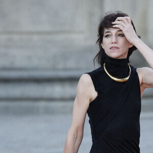 Plus de peur que de mal !
Charlotte Gainsbourg - Dîner d'Etat au château de Versailles en l'honneur de la visite officielle du roi et de la reine d'Angleterre en France (20 - 22 septembre 2023), le 20 septembre 2023. 150 invités triés sur le volet ont été conviés à cette occasion. © Jacovides-Moreau / Bestimage 