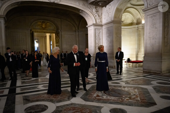 Camilla Parker Bowles, reine consort d'Angleterre, Le roi Charles III d'Angleterre, Le président Emmanuel Macron, Brigitte Macron - Le président Emmanuel Macron et sa femme visitent la chapelle du château de Versailles avec le roi et la reine d'Angleterre avant le dîner d'état dans la galerie des Glaces le 20 septembre 2023. © Eric Tschaen / Pool / Bestimage 