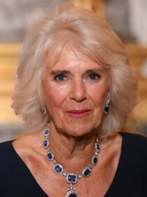 La reine Camilla, double très troublant d'Elizabeth II en France : tout ce qu'elle a copié sur sa défunte belle-mère