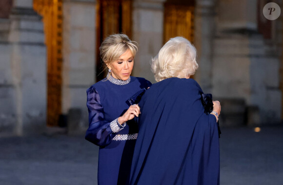 La reine consort Camilla Parker Bowles, Brigitte Macron - Dîner d'Etat au château de Versailles en l'honneur de la visite officielle du roi Charles III d'Angleterre et de la reine consort Camilla Parker Bowles de 3 jours en France. Le 20 septembre 2023 © Moreau-Jacovides / Bestimage 