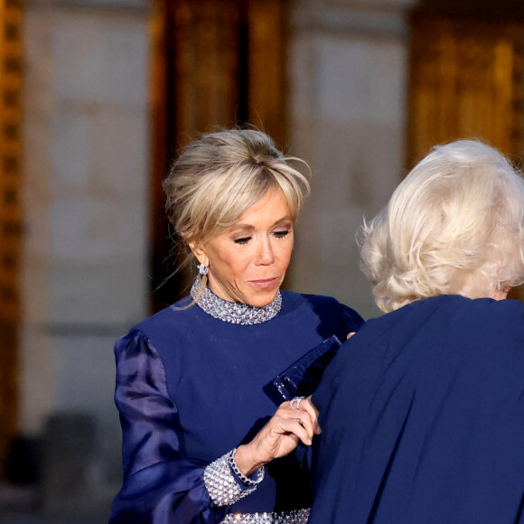 La reine consort Camilla Parker Bowles, Brigitte Macron - Dîner d'Etat au château de Versailles en l'honneur de la visite officielle du roi Charles III d'Angleterre et de la reine consort Camilla Parker Bowles de 3 jours en France. Le 20 septembre 2023 © Moreau-Jacovides / Bestimage 