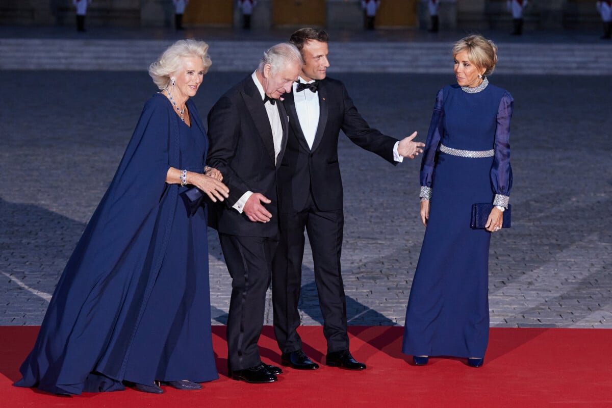 Photo : Assortie à La Tenue Que Portait La Première Dame Brigitte ...