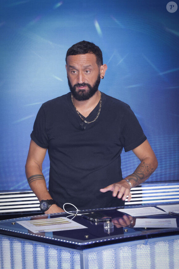 On déplore aussi qu'il est aujourd'hui "rémunéré par une personne sur laquelle l'émission enquête", à savoir Cyril Hanouna, lequel fera donc l'objet d'un prochain numéro d'ici la fin de l'année. 
Exclusif - Cyril Hanouna - Enregistrement de l'émission "TPMP (Touche Pas à Mon Poste)", présentée par C.Hanouna et diffusée en direct sur C8 le 14 septembre 2023 © Jack Tribeca / Bestimage