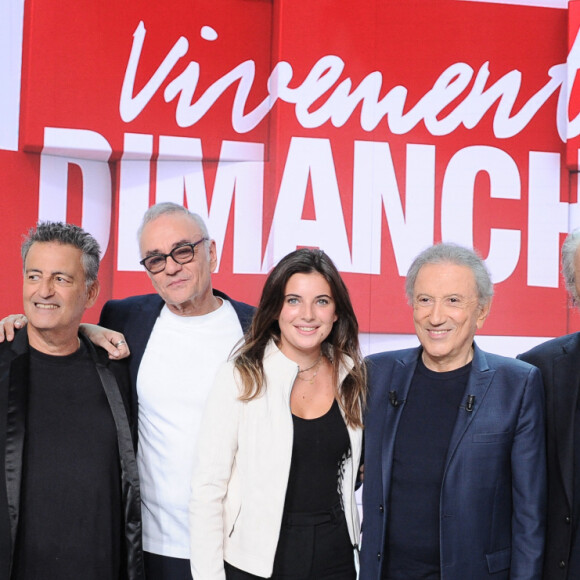 Exclusif - Emmanuel Chaunu, Kennan Barnes, Phil Barney, Jean Pierre Mader, Victoria Hernandez, Michel Drucker, Patrick Hernandez, Jeanne Mader et Erwan Anadon - Enregistrement de l'émission "Vivement Dimanche" au Studio Gabriel, présentée par M.Drucker et diffusée sur France 3 le 24 septembre © Guillaume Gaffiot / Bestimage 