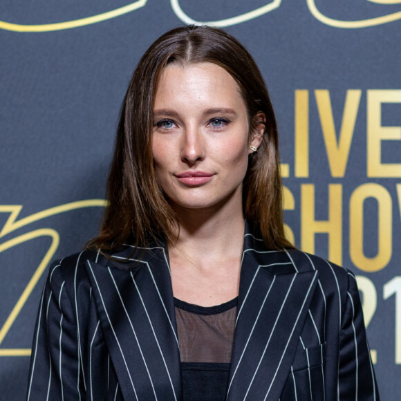 Un moment complice qui a certainement fait fondre des milliers d'internautes.
Ilona Smet at Etam Womenswear Spring/Summer 2022 show as part of Paris Fashion Week at Opera Garnier on October 04, 2021 in Paris, France 