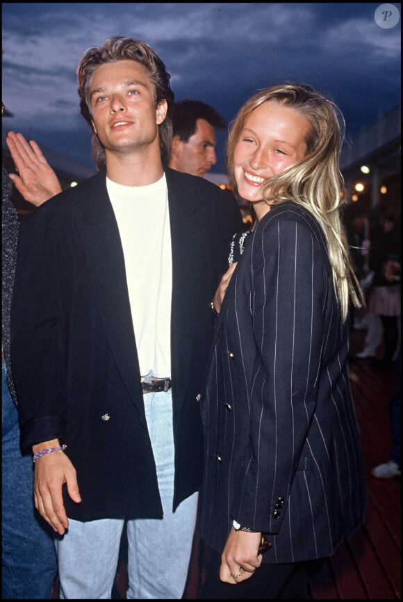 David Hallyday et Estelle Lefébure en 1988 - Soirée à la piscine Deligny à Paris.
