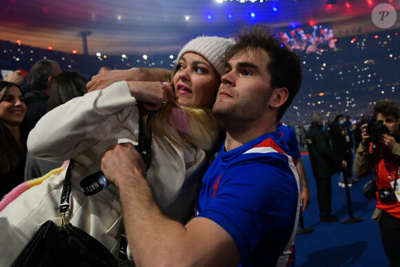 La belle brune a publié un montage avec des photos de Damian Penaud et elle
 
Damian Penaud et Morgane Vernet - La France s'offre le grand chelem dans le Tournoi des six nations, après sa victoire 25-13 contre l'Angleterre au stade de France, à Saint-Denis, Seine Saint-Denis, France, le 19 mars 2022. © Federico Pestellini/Panoramic/Bestimage