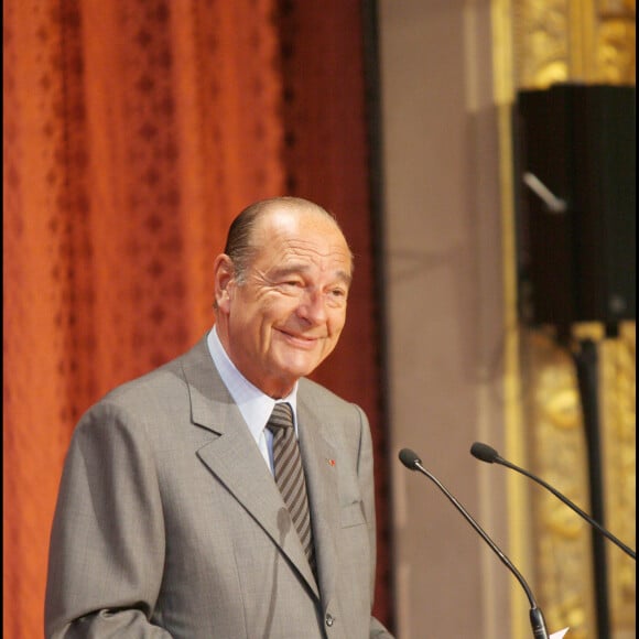 Il s'agit d'un trouble neuropsychologique qui a pour conséquence que le patient n'a pas conscience, ou alors très peu, de sa condition.
Jacques Chirac - Archives