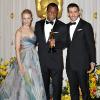 Rachel McAdams et Jake Gyllenhaal félicitant Geoffrey Fletcher pour Precious (lauréat de la meilleure adaptation) dans la ''press room'' des Oscars le 7 mars 2010