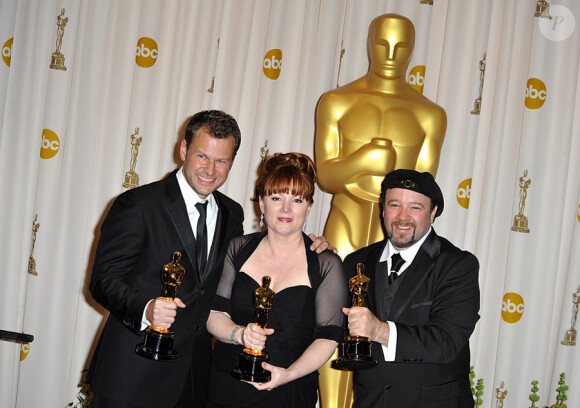 Joel Harlow, Mindy Hall et Barney Burman (lauréats pour le maquillage de Star Trek)dans la ''press room'' des Oscars le 7 mars 2010