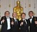 Joe Letteri, Stephen Rosenbaum, Richard Baneham et Andrew R. Jones, laurÃ©ats pour les effets visuels d'Avatar, dans la ''press room'' des Oscars le 7 mars 2010