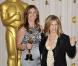 Kathryn Bigelow, rÃ©alisatrice de DÃ©mineurs, et Barbra Streisand, dans la ''press room'' des Oscars le 7 mars 2010