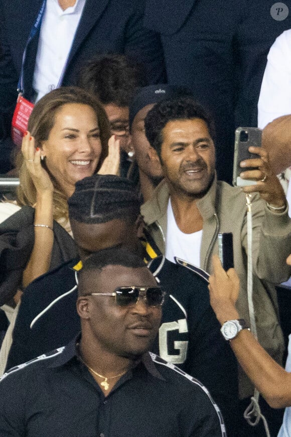 Mélissa Theuriau et son mari Jamel Debbouze - People assistent au match aller de la Ligue des Champions entre le Paris Saint-Germain et la Juventus (2-1) au Parc des Princes à Paris le 6 septembre 2022. 