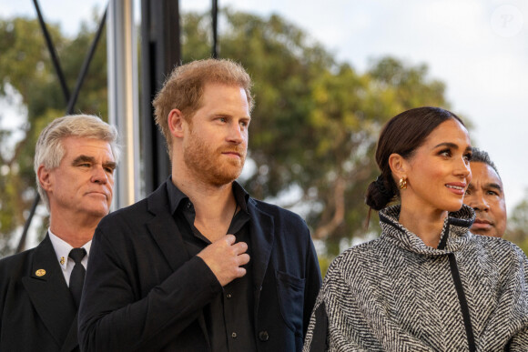 Le prince Harry, duc de Sussex et Meghan Markle, duchesse de Sussex, remettent un prix honorifique à Kevin Costner lors de son gala de charité One805 Live, organisé sur son terrain de polo à Summerland près de Santa Barbara, le 22 septembre 2023. Avec une participation de 10.000 dollars minimum par table, l'élite du comté de Ventura s'est déplacée pour venir en aide aux premiers intervenants dans tout le comté. Au cours de la soirée, marquée par un concert du groupe Maroon 5, de nombreux invités de marque tels que O.Winfrey étaient présents. 