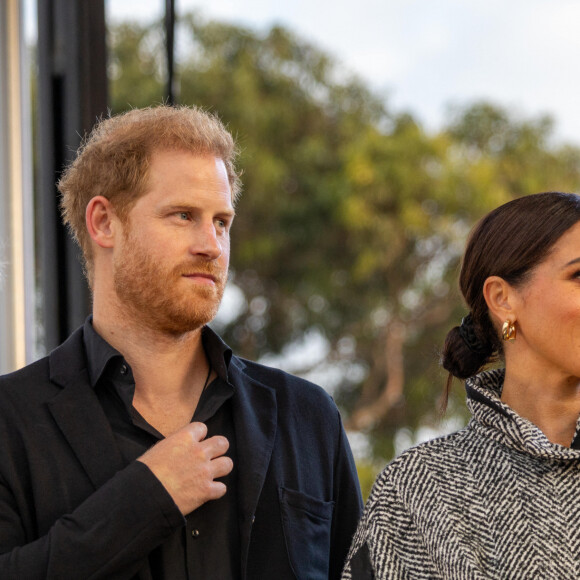 Le prince Harry, duc de Sussex et Meghan Markle, duchesse de Sussex, remettent un prix honorifique à Kevin Costner lors de son gala de charité One805 Live, organisé sur son terrain de polo à Summerland près de Santa Barbara, le 22 septembre 2023. Avec une participation de 10.000 dollars minimum par table, l'élite du comté de Ventura s'est déplacée pour venir en aide aux premiers intervenants dans tout le comté. Au cours de la soirée, marquée par un concert du groupe Maroon 5, de nombreux invités de marque tels que O.Winfrey étaient présents. 