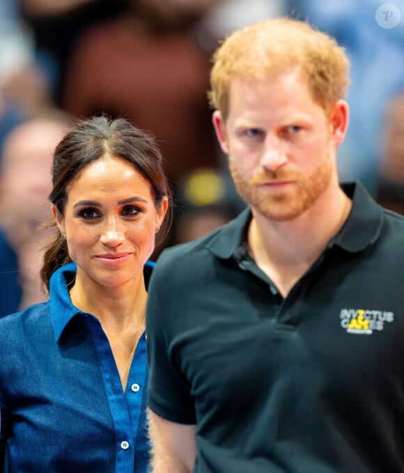 C'est toutefois un autre couple royal que les Sussex sont allés voir au Portugal.
Le prince Harry, duc de Sussex et Meghan Markle, duchesse de Sussex aux Invictus Games 2023 à Dusseldorf le 15 septembre