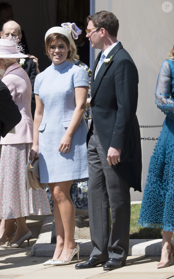 Il s'agit de la princesse Eugenie, de son époux Jack et de leurs deux fils, August et Ernest.
La princesse Eugenie d'York - Les invités arrivent à la chapelle St. George pour le mariage du prince Harry et de Meghan Markle au château de Windsor, le 19 mai 2018. 