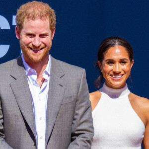 Après les Invictus Games, Meghan Markle et Harry n'ont pas retrouvé leurs enfants aux Etats-Unis.
Le prince Harry, duc de Sussex et Meghan Markle, duchesse de Sussex, arrivent à l'hôtel de ville pour l'événement Invictus Games Dusseldorf 2023 One Year to Go, à Düsseldorf, Allemagne.