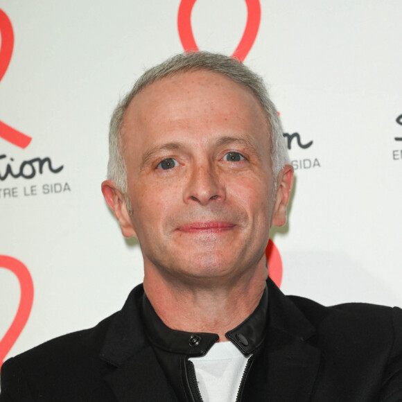 "Et en fait on se rend compte très vite qu'elle n'a aucune idée de qui je suis, mais aucune...", livre-t-il. 
Samuel Etienne - Soirée de lancement du Sidaction 2022 à la salle Wagram à Paris le 7 mars 2022. © Coadic Guirec/Bestimage