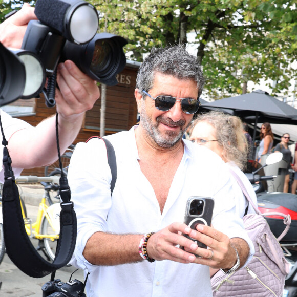 Philippe Warrin au photocall de la série "Demain Nous Appartient" lors de la 25ème édition du Festival de la fiction de la Rochelle, France, le 16 septembre 2023. © Denis Guignebourg/BestImage