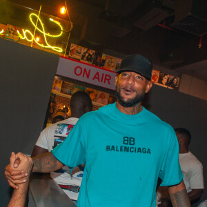 Il a décidé, depuis plusieurs années, de lutter contre les influenceurs.
Exclusif - Booba lors de la soirée " Come Chill with Booba " au bar Le Tube à Dubaï le 21 octobre 2021. © Nicolas Briquet / Bestimage 