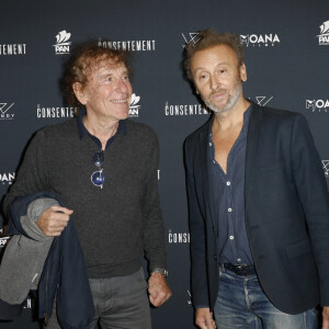 Alain Souchon et son fils Pierre ont fait partie des heureux invités de cette soirée cinéphile.
Alain Souchon, Pierre Souchon lors de l'avant-première du film "Le Consentement" au cinéma L'Arlequin à Paris le 2 octobre 2023. © Marc Ausset-Lacroix / Bestimage