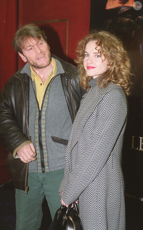 Mariés, leur union n'a finalement pas duré
Tcheky Karyo et son épouse Isabelle Pasco à al première du film "Le Pacte des Loups" à Paris le 26 janvier 2001