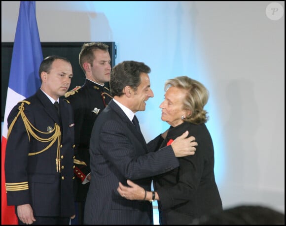 C'était le 18 mars 2009. 
Nicolas Sarkozy et Bernadette Chirac - Cérémonie de remise des insignes de chevalier de la légion d'honneur à Bernadette Chirac à la maison Solenn à Paris, le 18 mars 2009.