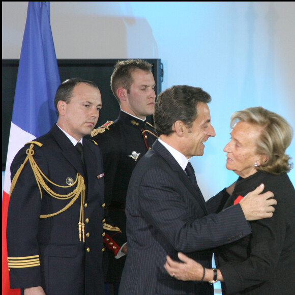 C'était le 18 mars 2009. 
Nicolas Sarkozy et Bernadette Chirac - Cérémonie de remise des insignes de chevalier de la légion d'honneur à Bernadette Chirac à la maison Solenn à Paris, le 18 mars 2009.
