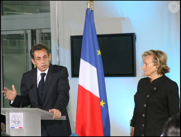 Nicolas Sarkozy et Bernadette Chirac - Cérémonie de remise des insignes de chevalier de la légion d'honneur à Bernadette Chirac à la maison Solenn à Paris, le 18 mars 2009.