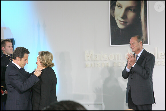 Nicolas Sarkozy, Bernadette et Jacques Chirac - Cérémonie de remise des insignes de chevalier de la légion d'honneur à Bernadette Chirac à la maison Solenn à Paris, le 18 mars 2009.