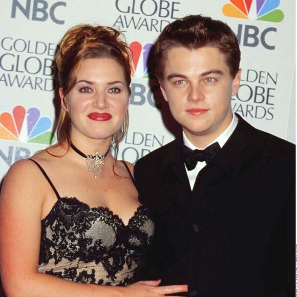 Kate Winslet et Leonardo DiCaprio ont marqué les esprits avec leur romance dans "Titanic".
Kate Winslet et Leonardo DiCaprio - Golden Globes awards.