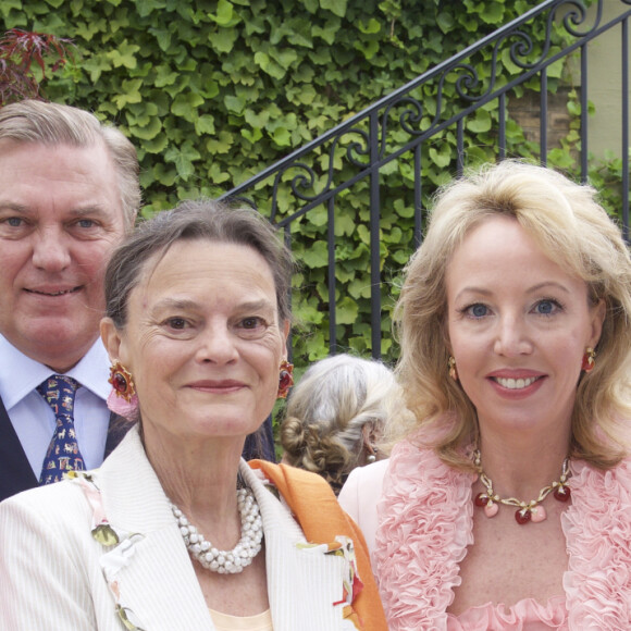 Exclusif -  SAR la princesse Béatrice de Bourbon des Deux Siciles, son frère SAR le prince Charles, Catharina Hamilton, SAR la princesse Camila, Édith Chabre ( Madame Edouard Philippe). Réception chez LL.AA.RR le prince et la princesse de Bourbon des Deux Siciles (duc et duchesse de Castro) en l'honneur de "The American Friends of Versailles". Paris, le 13 juin 2018 © Julio Piatti / Bestimage