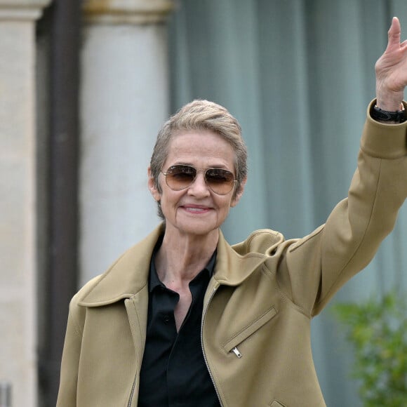 Et Charlotte Rampling, qui était aussi invitée. 
Charlotte Rampling arrive au Lido lors du 80ème festival international du film de Venise, La Mostra le 31 août 2023. © ANSA via ZUMA Press / Bestimage 