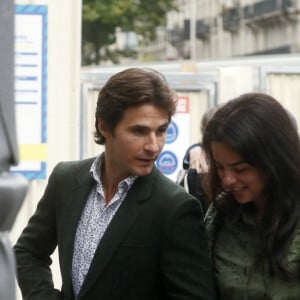 Julien Dereims et sa femme Anouchka Delon - Arrivées à la messe à l'intention de Pierre Cornette de Saint-Cyr en l'église Saint-Germain-des-Près à Paris. Le 12 septembre 2023