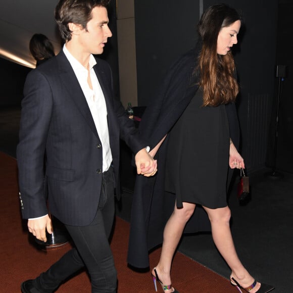 Anouchka Delon (enceinte) et son compagnon Julien Dereims - Avant-première du film "Toute ressemblance..." au cinéma UGC Ciné Cité Les Halles à Paris, le 25 novembre 2019. © Coadic Guirec/Bestimage 