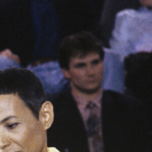 Archives - Maddly Bamy, compagne de Jacques Brel, sur le plateau TV "Sacrée Soirée", le 5 février 1992.